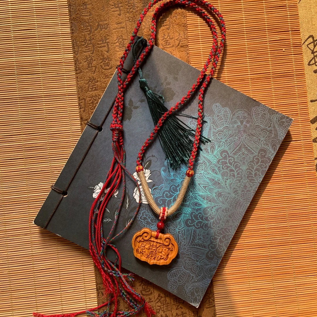 非金属木质吊坠 拉姆藏式手工编织挂绳桃木平安锁项链款礼盒