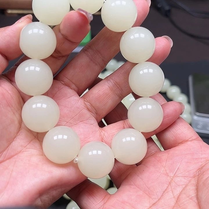 和田玉（糖玉）未镶嵌颈饰