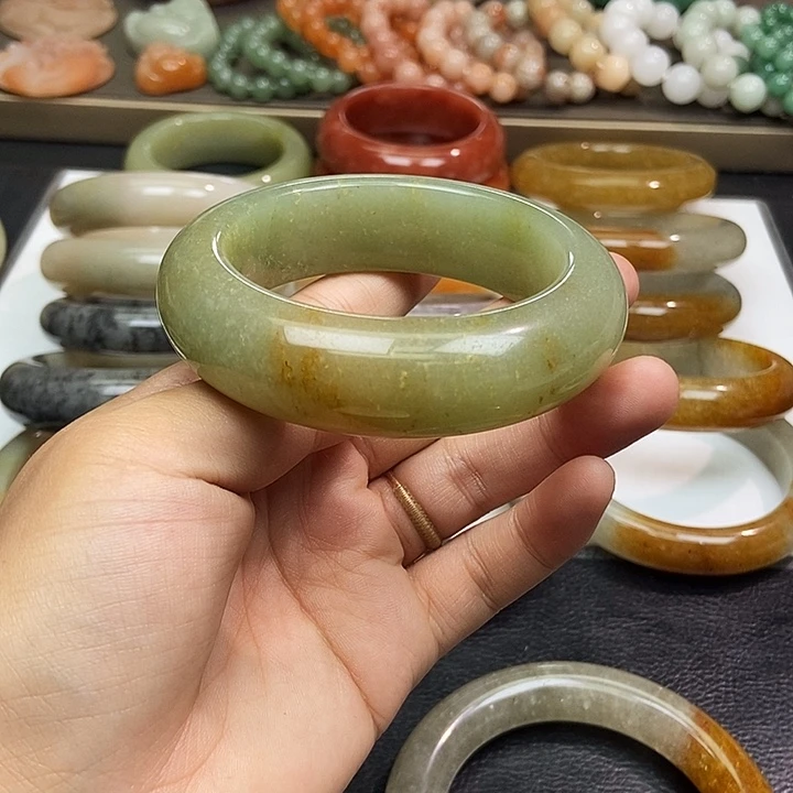 石英质玉手镯未镶嵌尚*