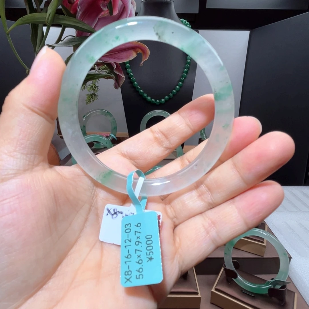 未镶嵌手镯石英质玉（非洲翠）