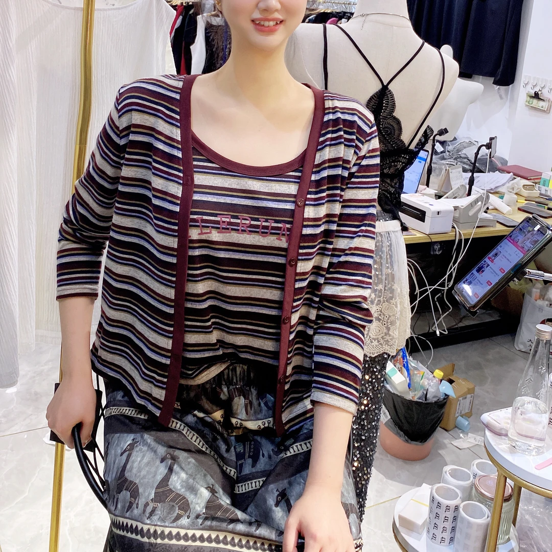 彩色条纹吊带外搭上衣短款女休闲时尚套装