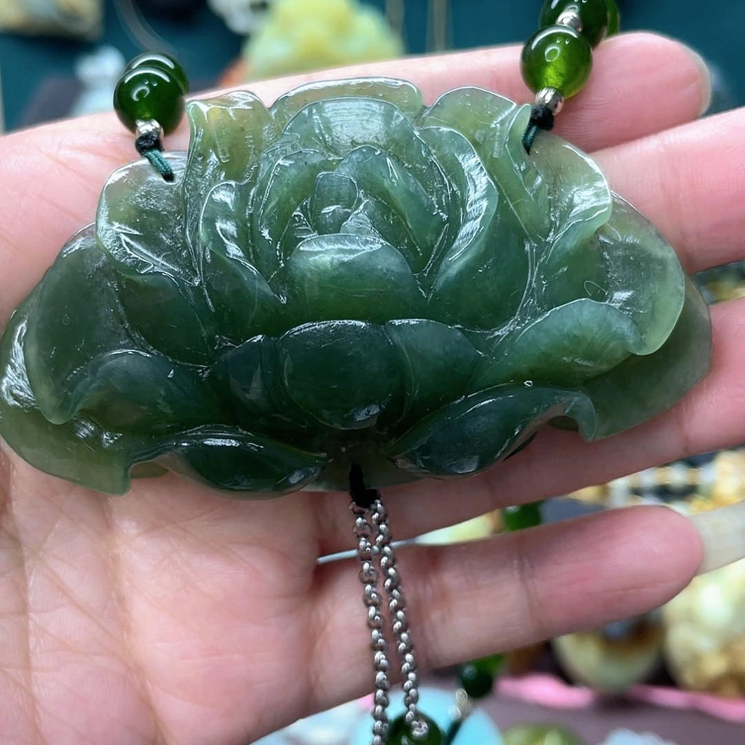 蛇纹石玉颈饰未镶嵌李**然