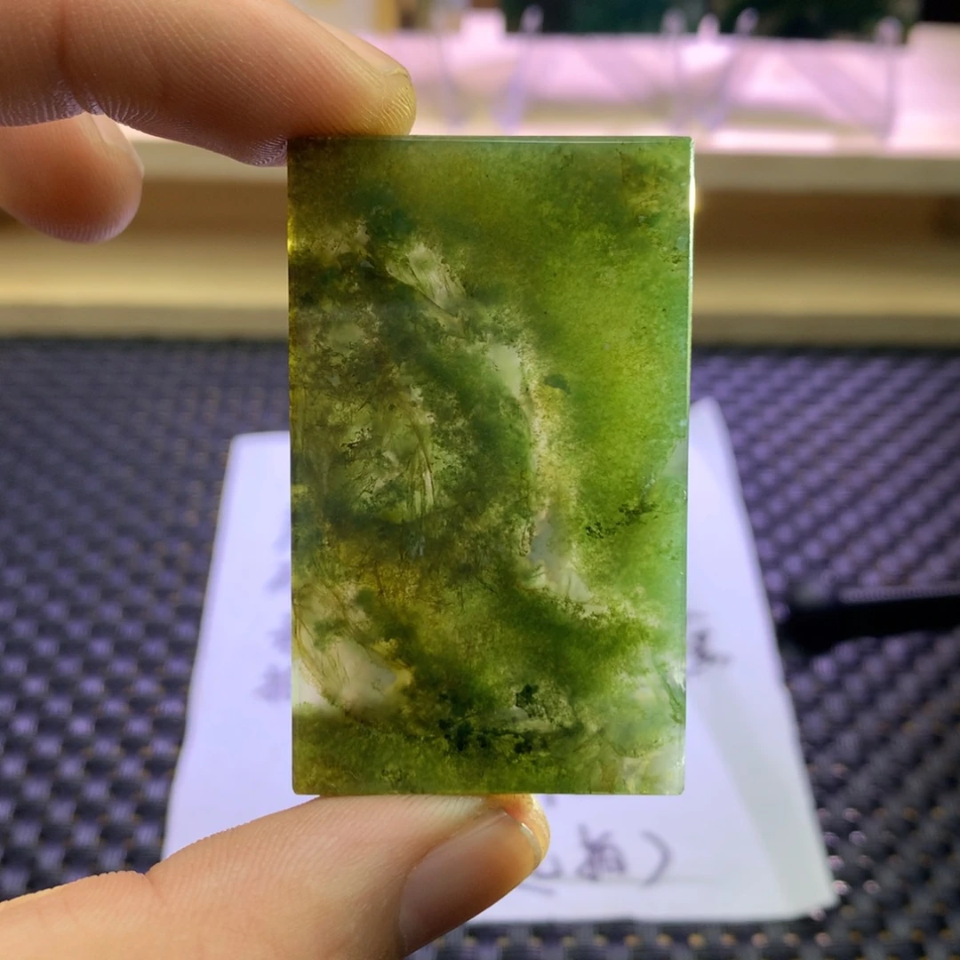 延***饰玛瑙/玉髓未镶嵌颈饰