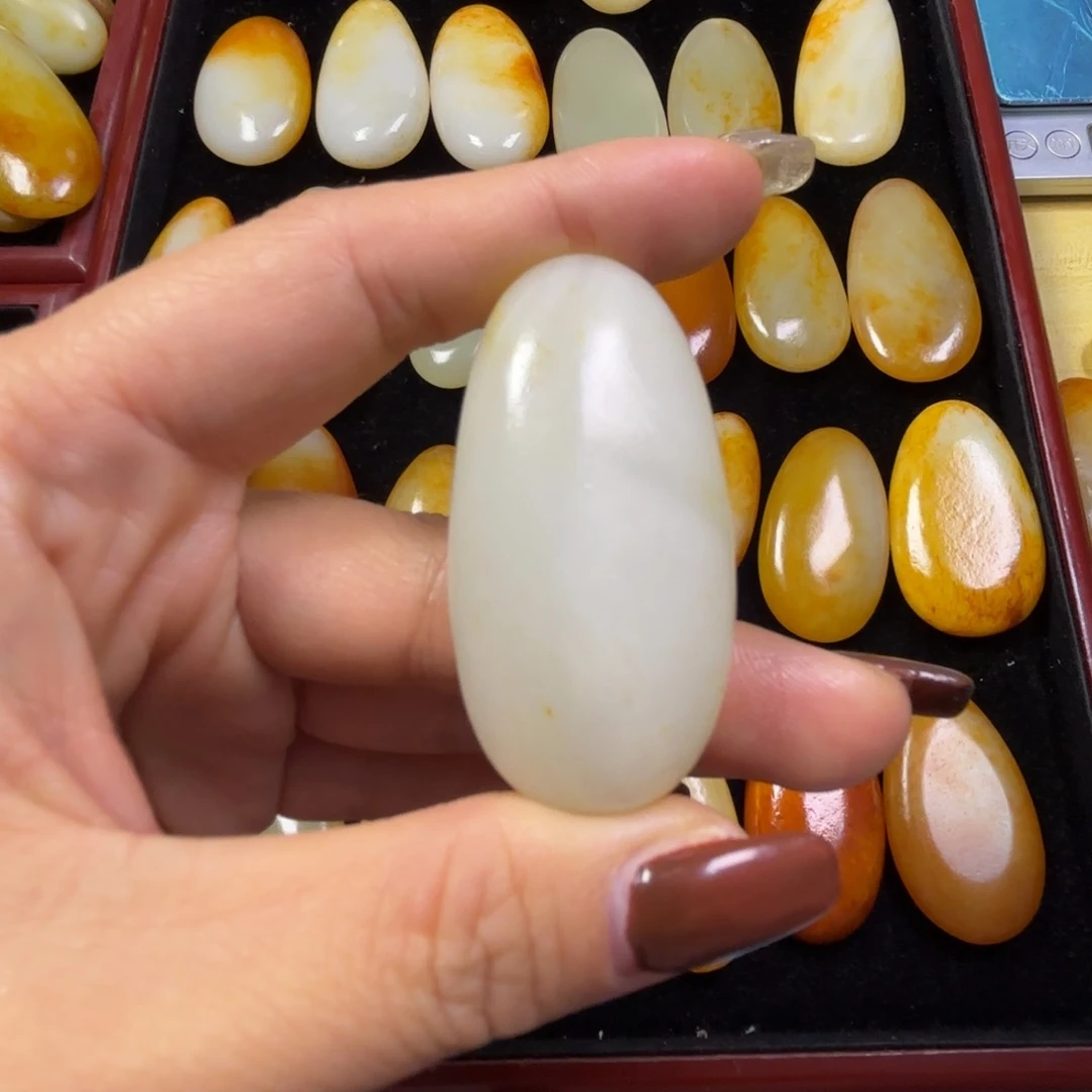 叫***叔和田玉未镶嵌颈饰