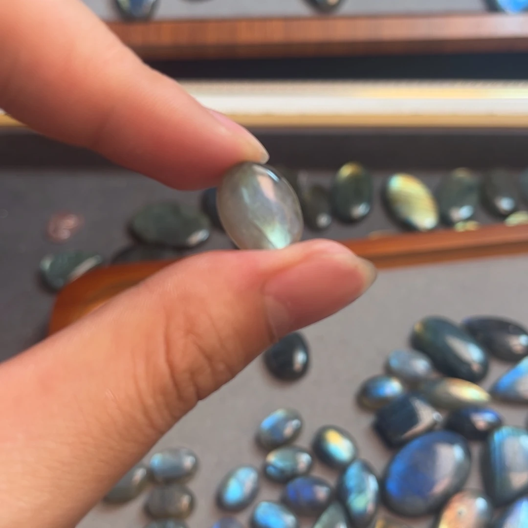 拉长石吊坠未镶嵌橘**士