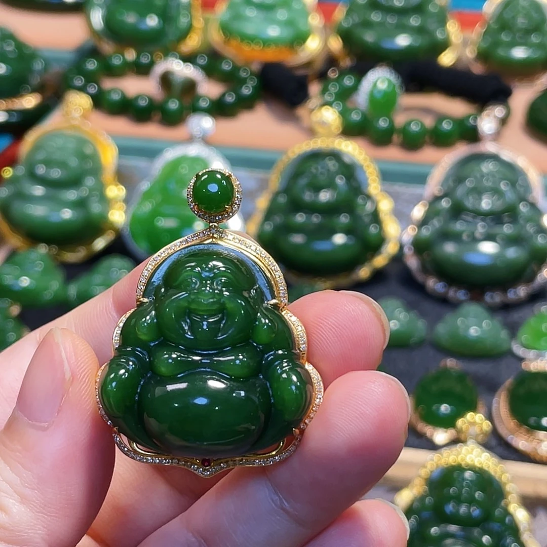 和田玉（碧玉）18K金镶嵌颈饰辣绿佛公30mm