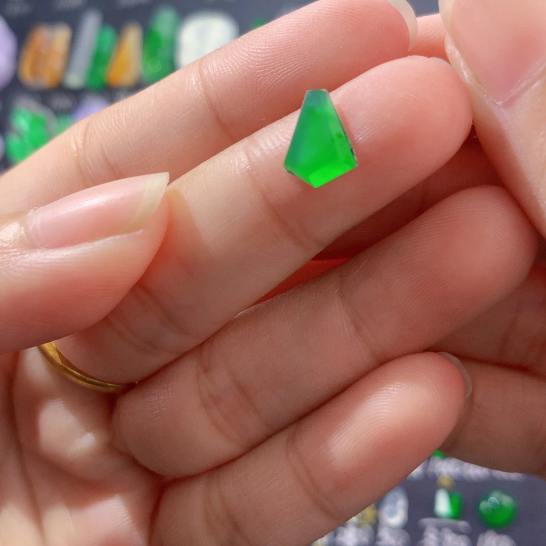 翡翠未镶嵌颈饰绿切割