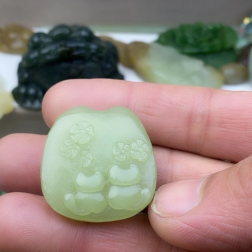 颈饰未镶嵌和田玉