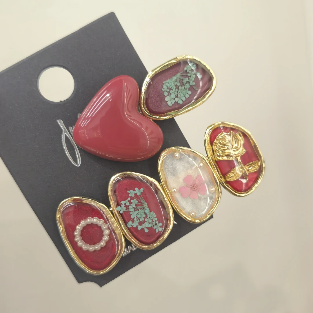 E148红色爱心干花边夹一对