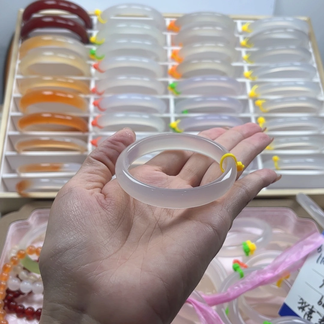 范***饭玛瑙/玉髓手镯未镶嵌