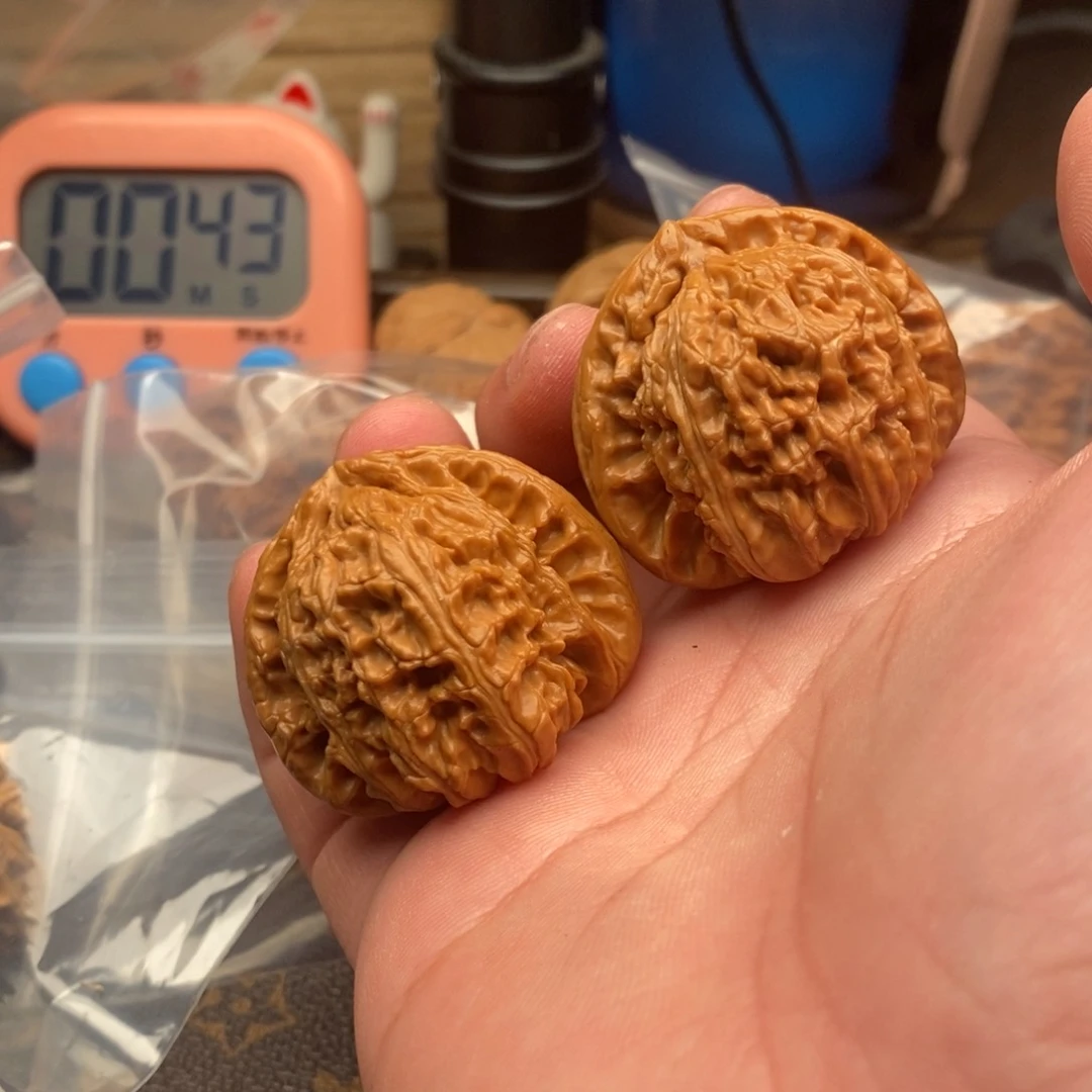 文玩核桃吊坠元宝