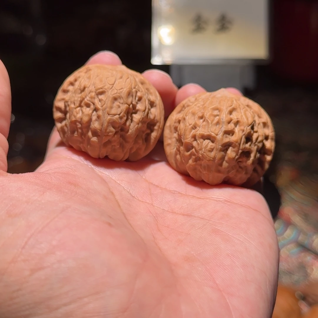 把件核桃1290乾隆磨，尺寸41 40 35