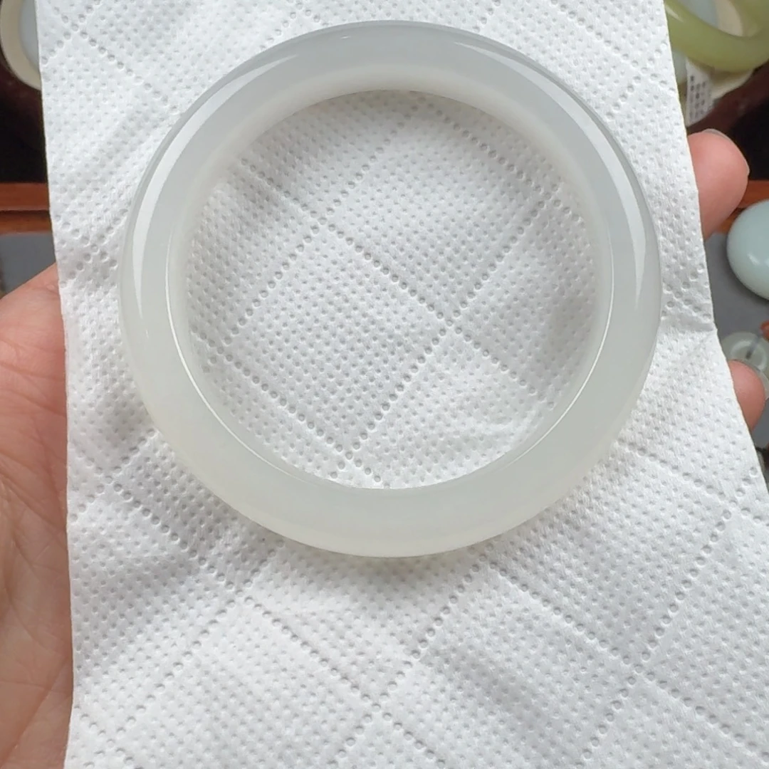 和田玉未镶嵌手镯