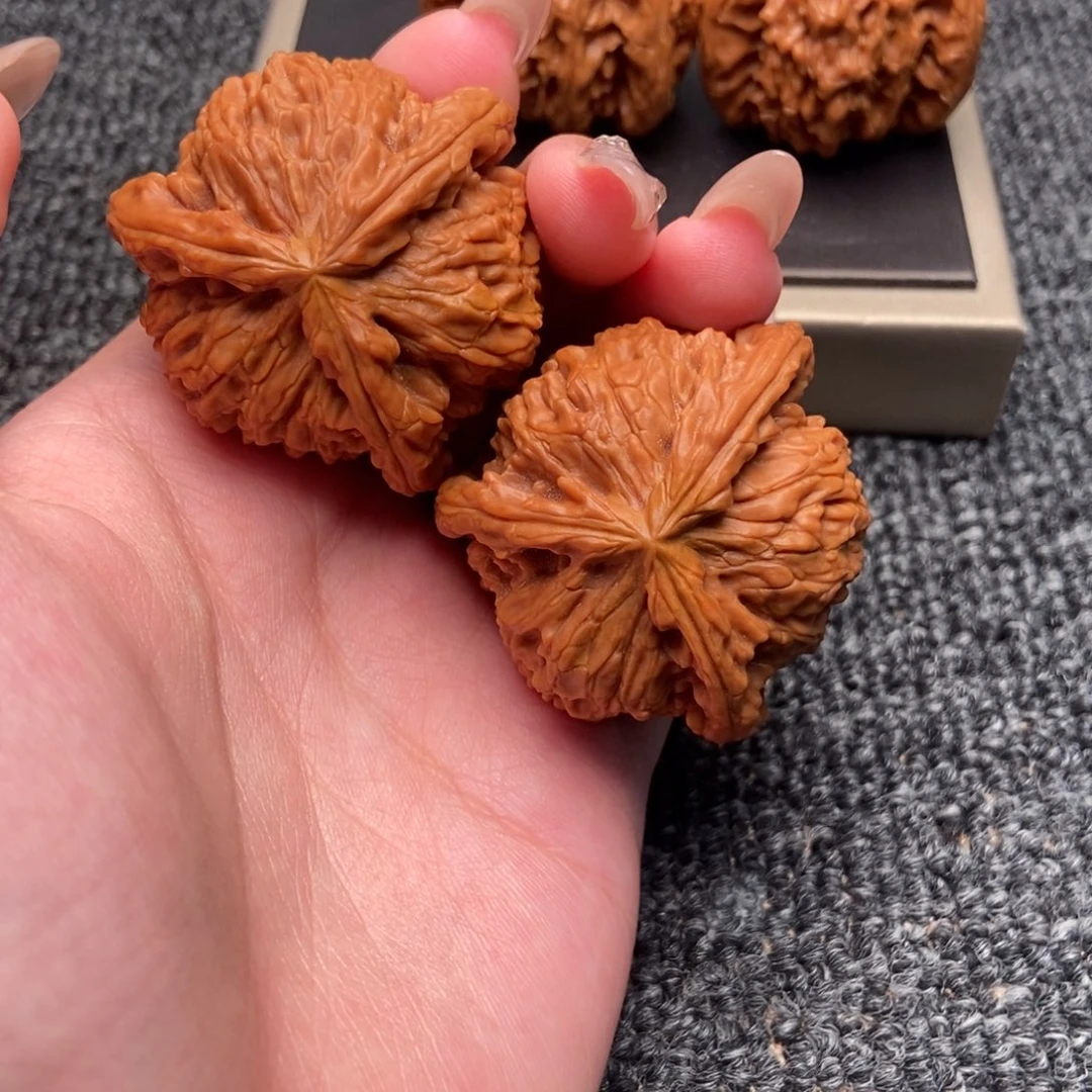 鑫***丰木质类白狮子正奔
