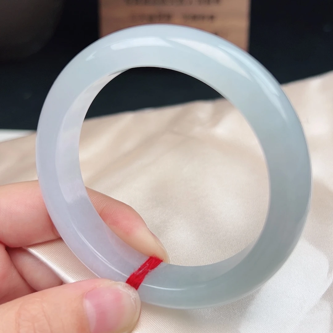 翡翠未镶嵌手镯渐变款白月光