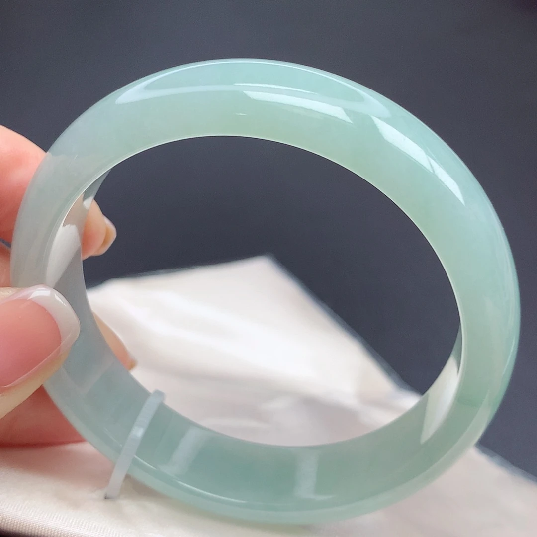 翡翠手镯未镶嵌58圈口