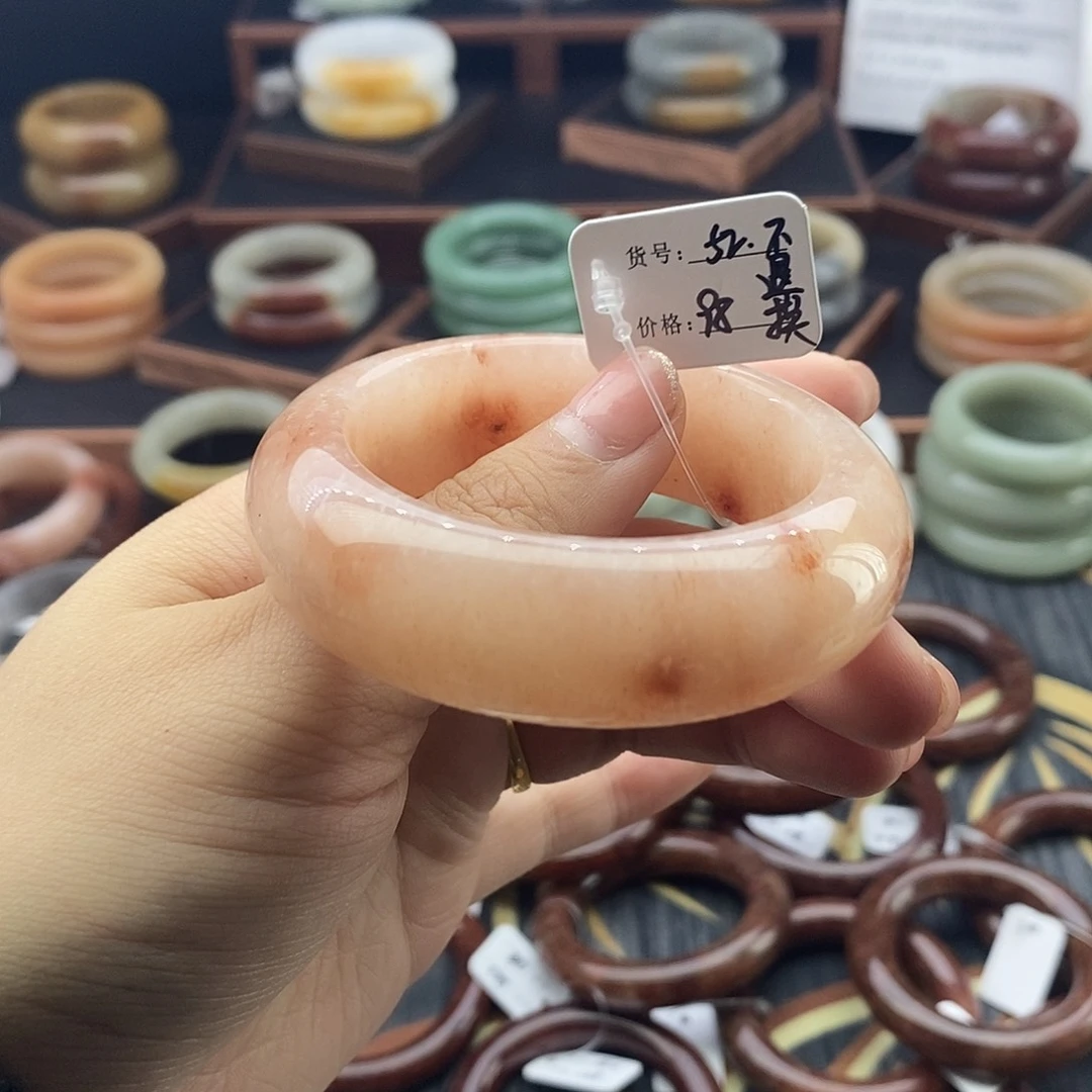 未镶嵌手镯石英岩玉
