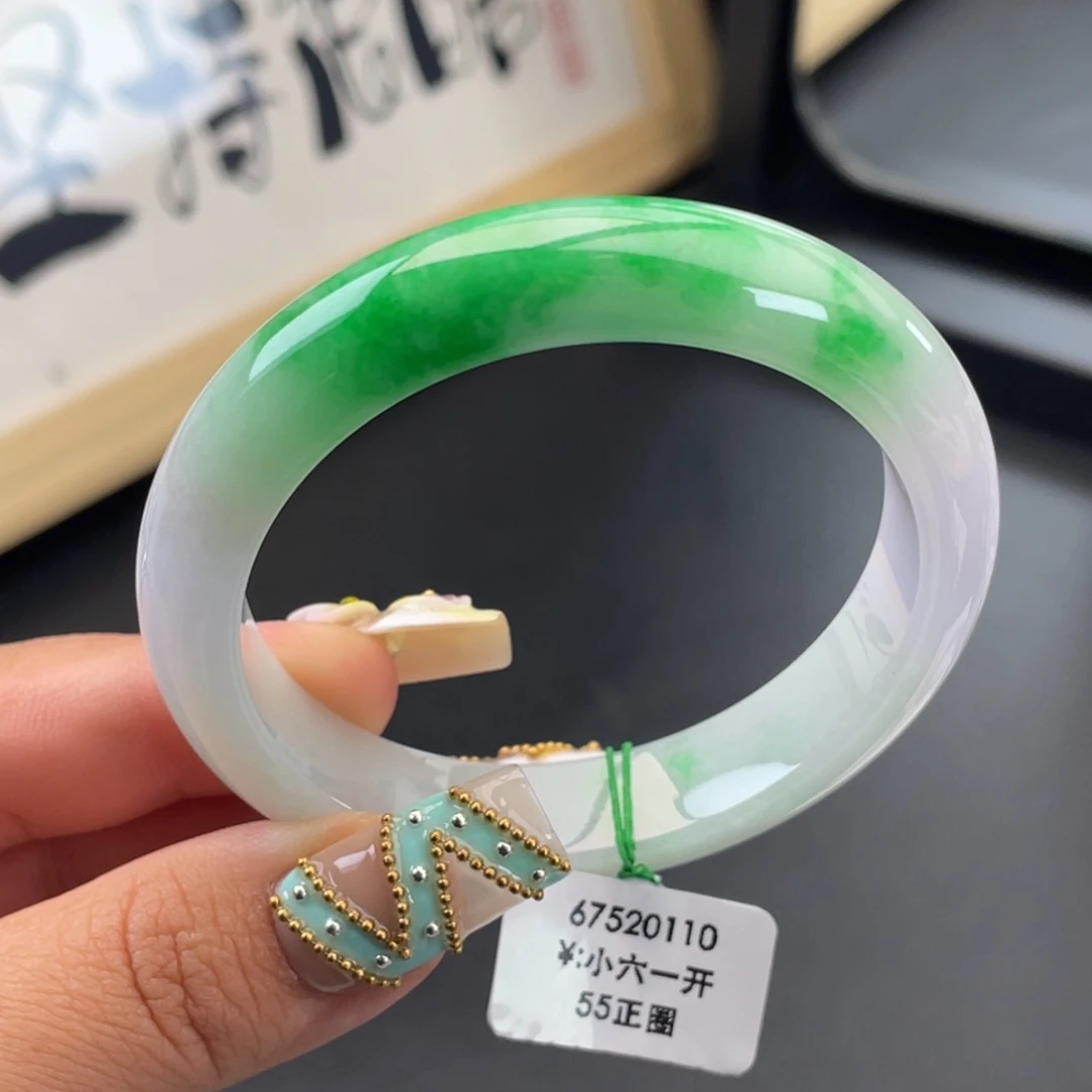 未镶嵌手镯翡翠一手）白底青正圈手镯，小六一开现询