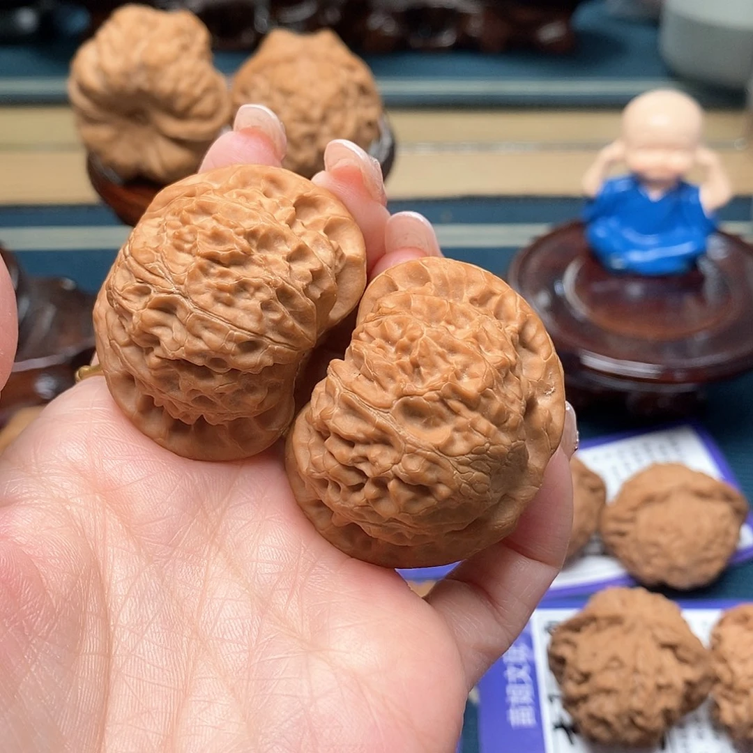 文玩核桃把件满****红宫灯