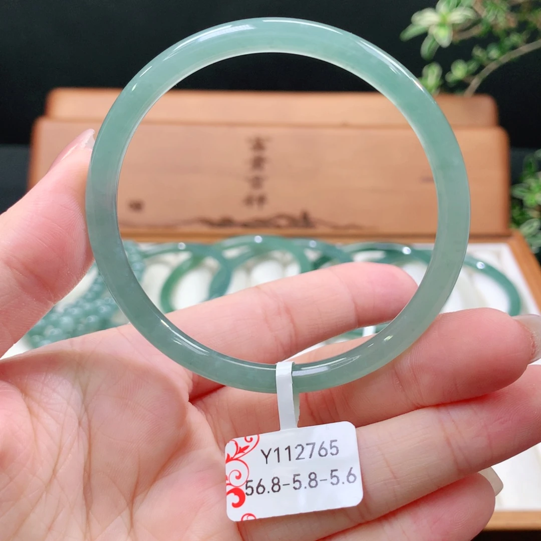 翡翠手镯未镶嵌天然