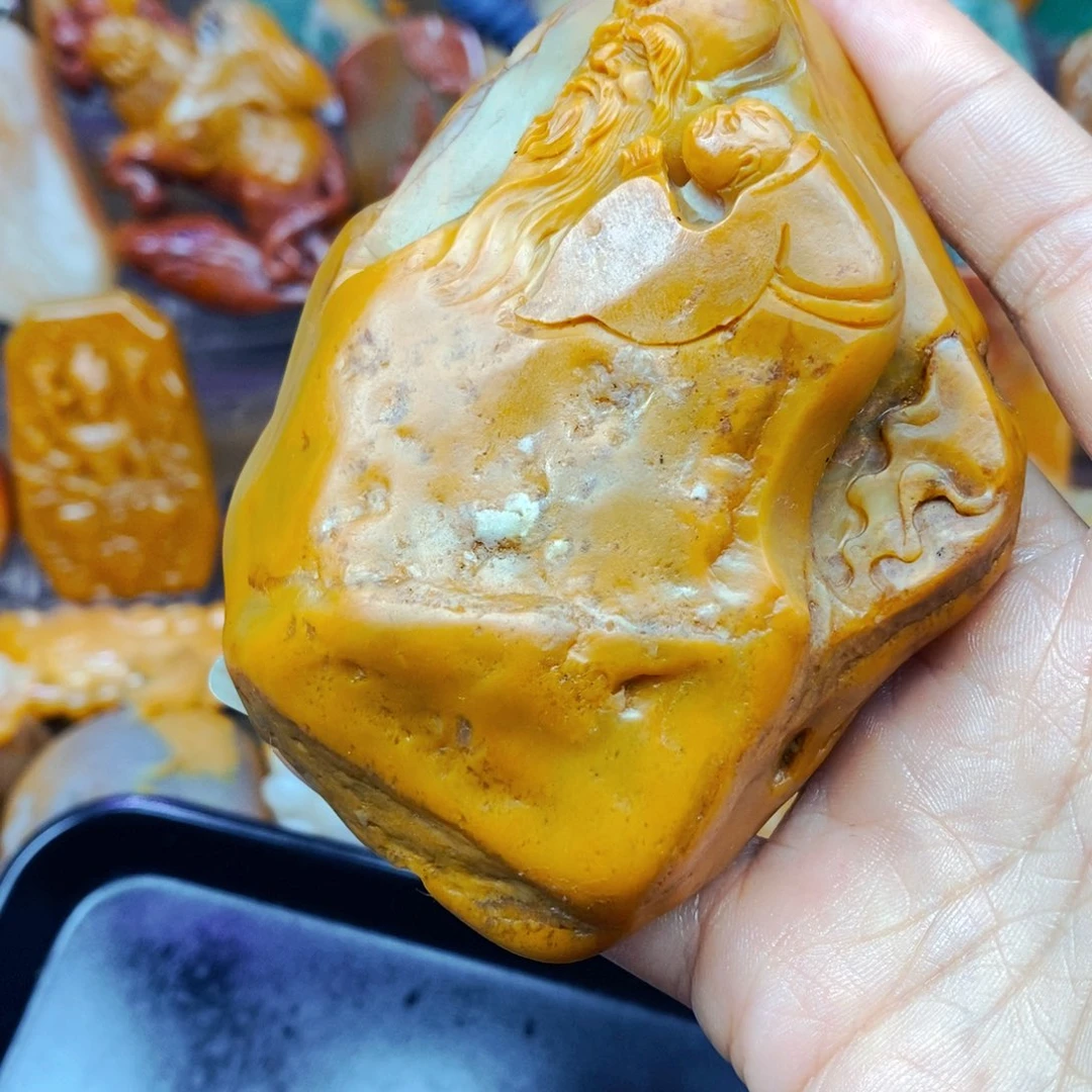 石英质玉（黄龙玉）未镶嵌颈饰