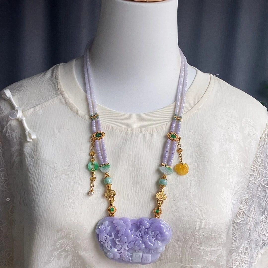 翡翠未镶嵌吊坠(赠链)