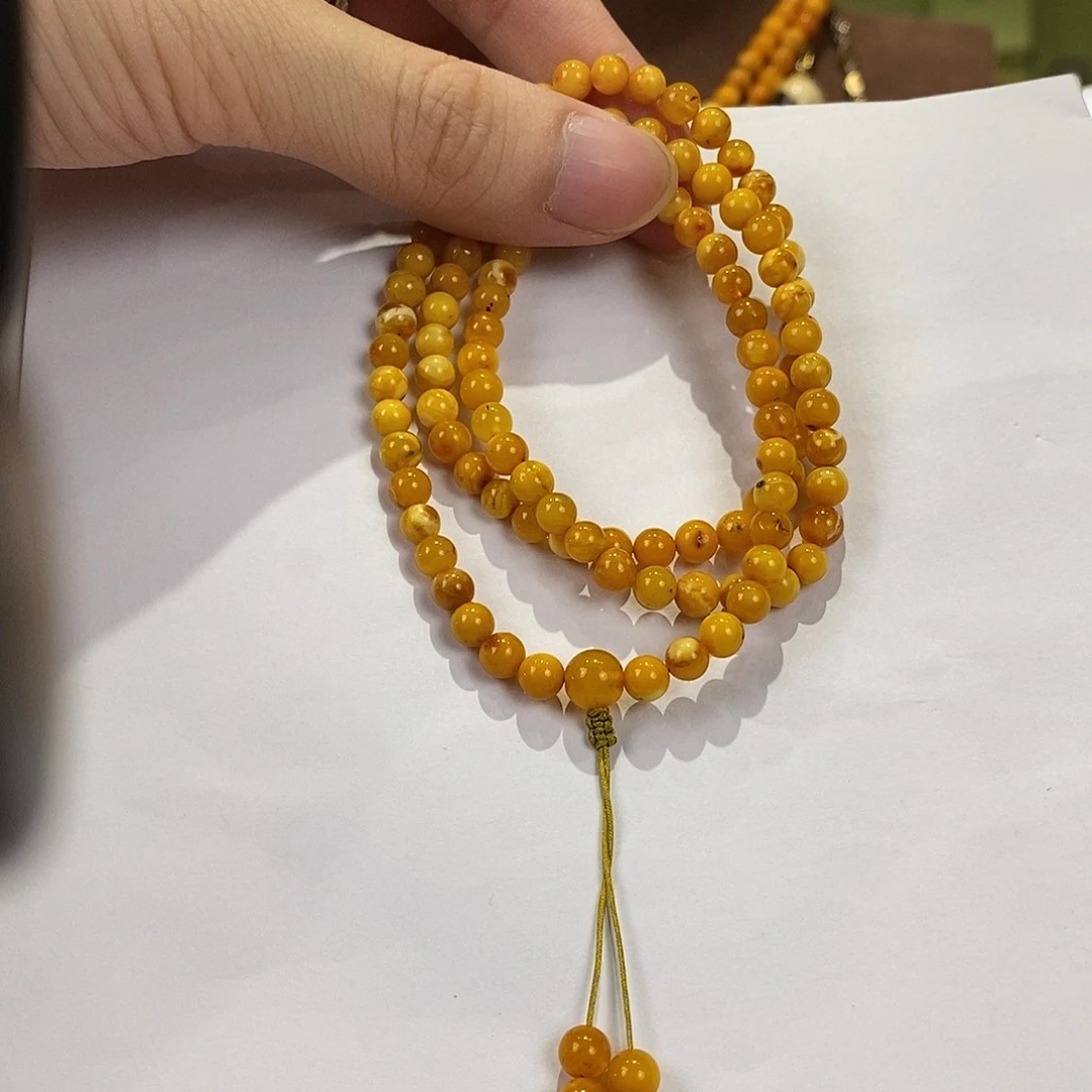 琥珀未镶嵌颈饰多人