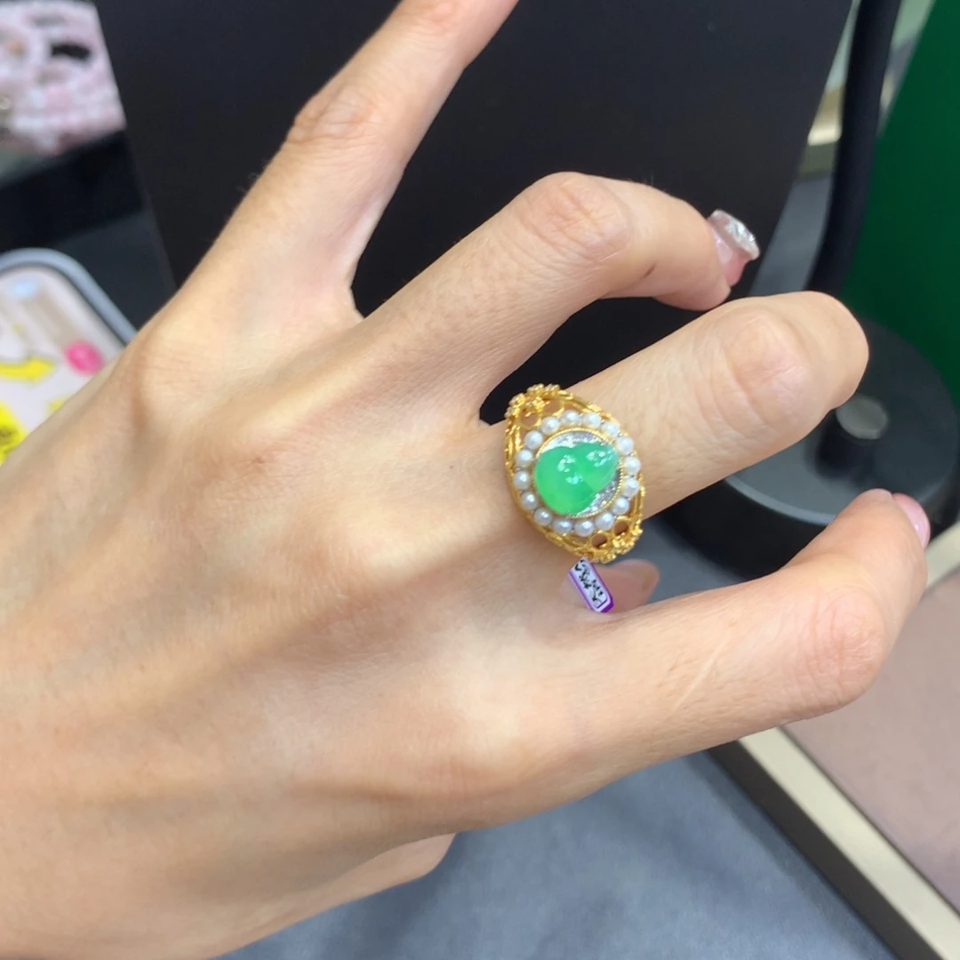 颈饰18K金镶嵌翡翠