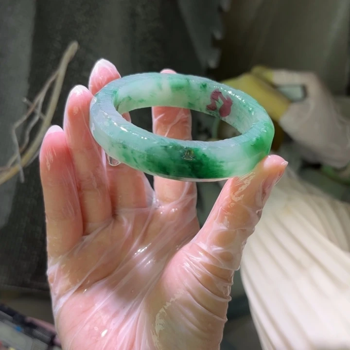 ****炸石英质玉（非洲翠）未镶嵌手镯定制