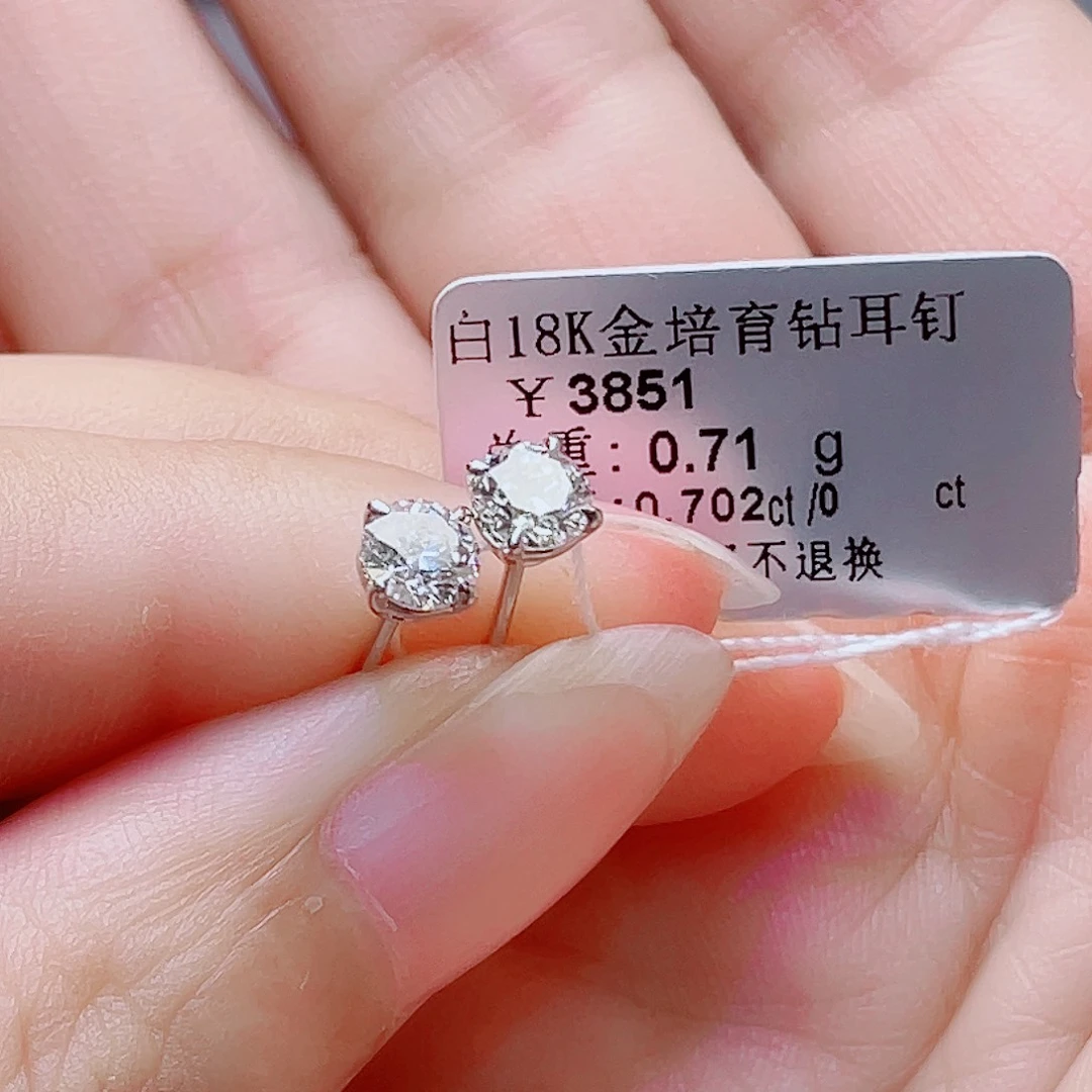 18K金镶嵌实验室培育钻石30+30分K白四爪耳钉