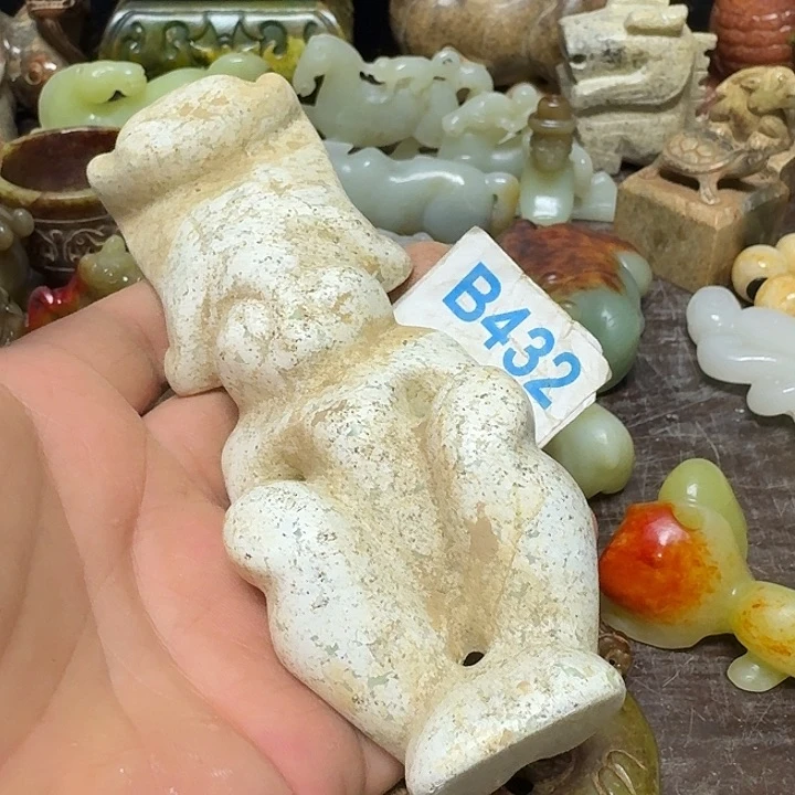 透闪石-蛇纹石玉未镶嵌颈饰