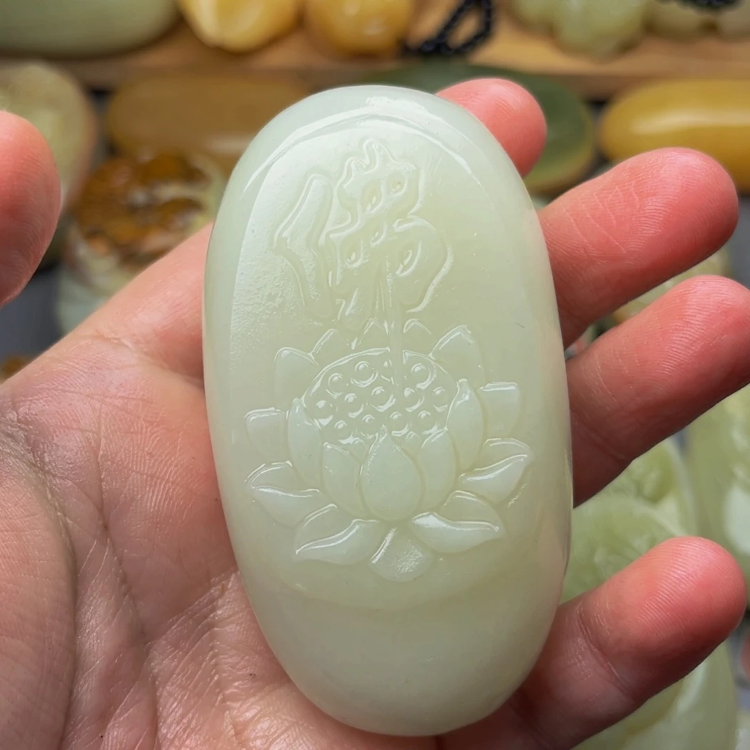 石材方解石手把件佛莲