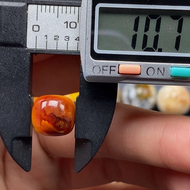 未镶嵌琥珀珠宝奇石