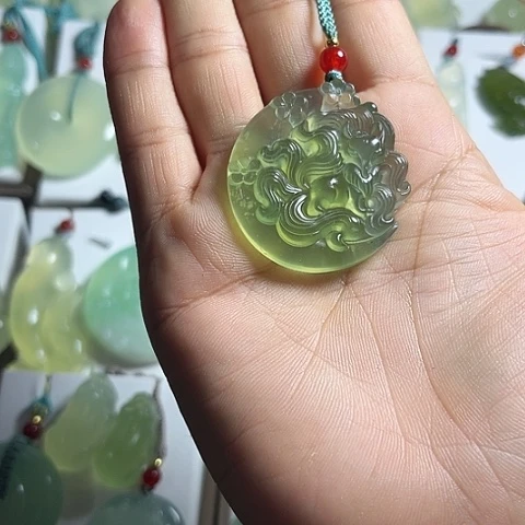 蛇纹石玉未镶嵌颈饰墨*薇