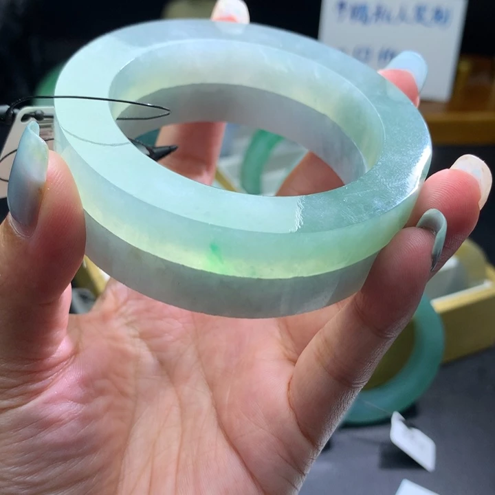 未镶嵌翡翠手镯定制翡翠