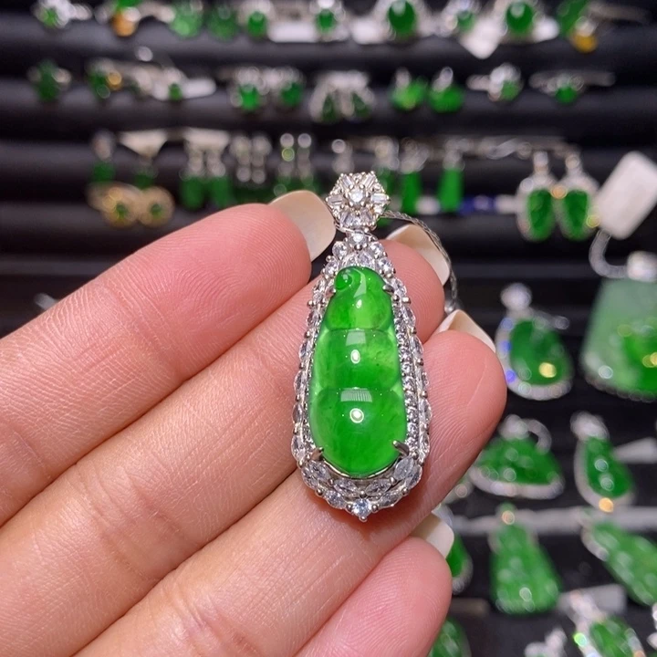 颈饰银S925镶嵌翡翠福豆吊坠