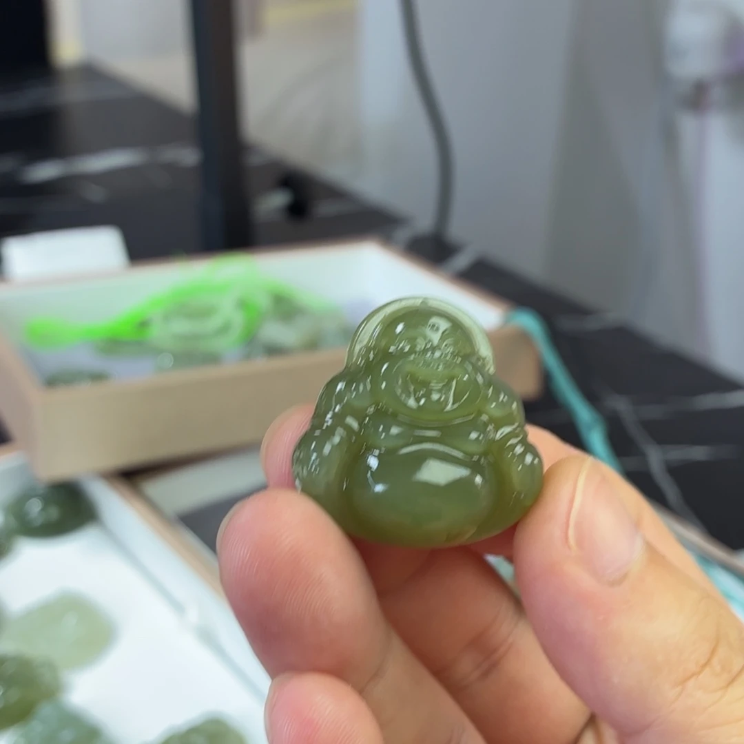 杉***杉和田玉未镶嵌颈饰