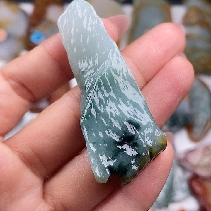 颈饰未镶嵌翡翠天然