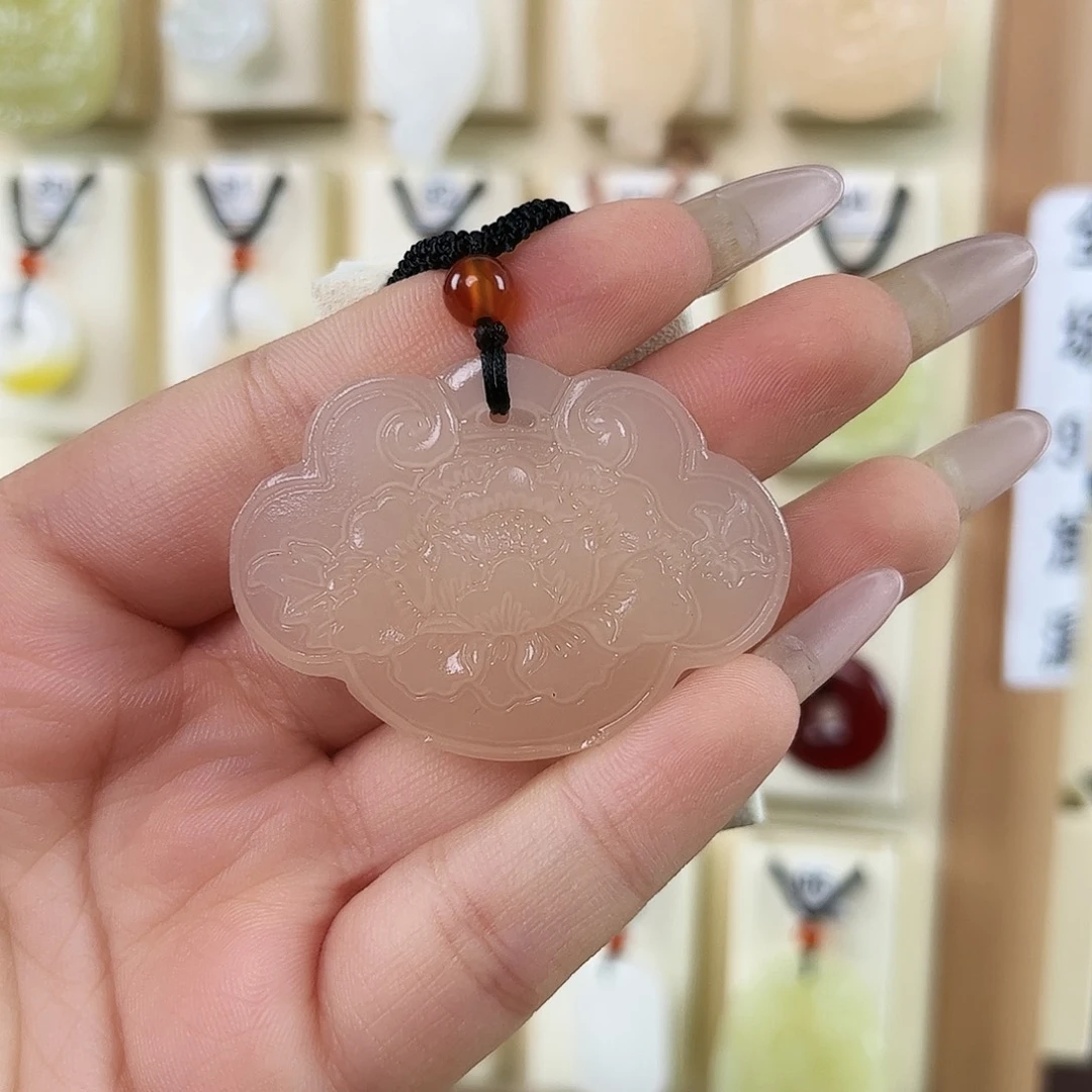 张***师石英质玉未镶嵌颈饰
