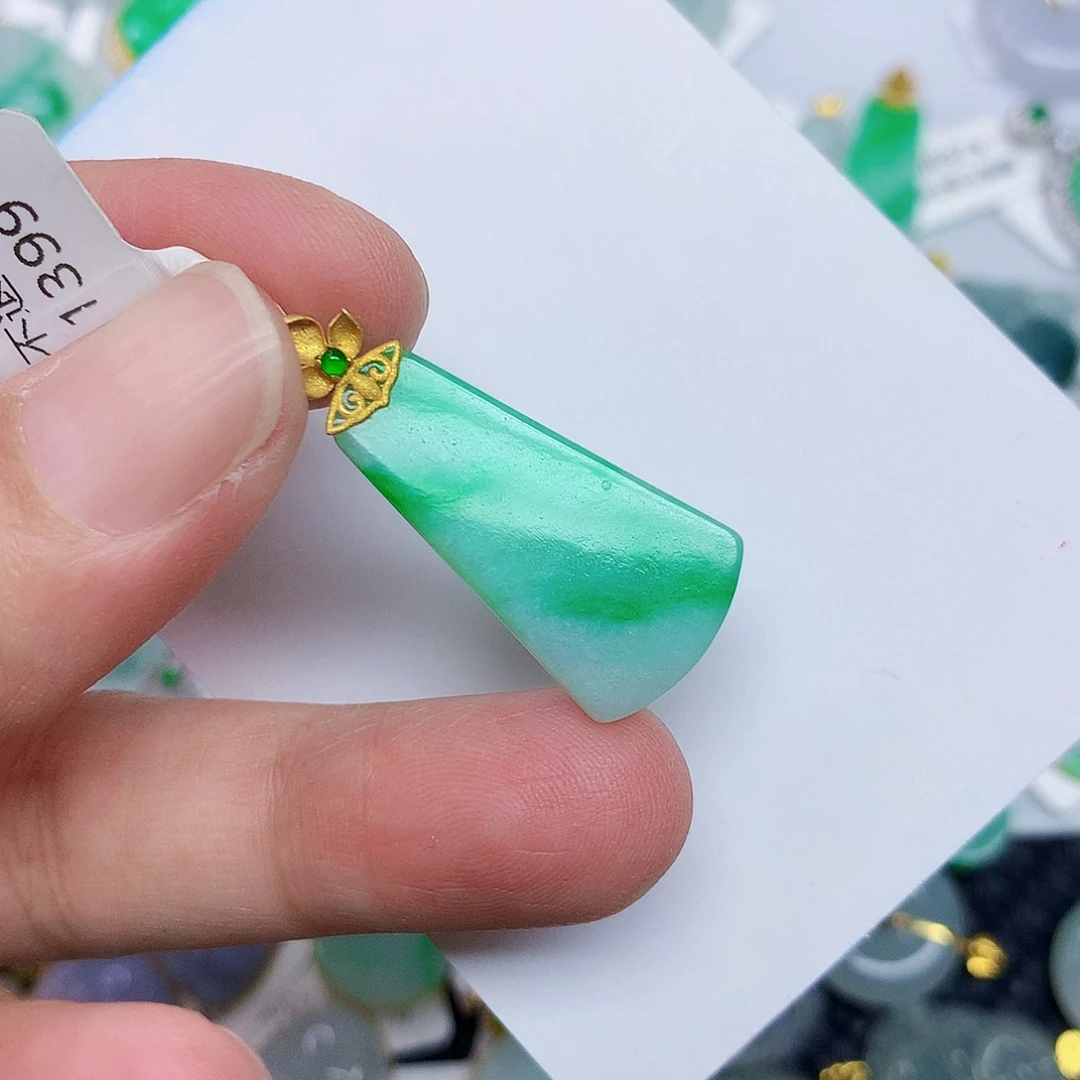 翡翠18K金镶嵌颈饰4577886