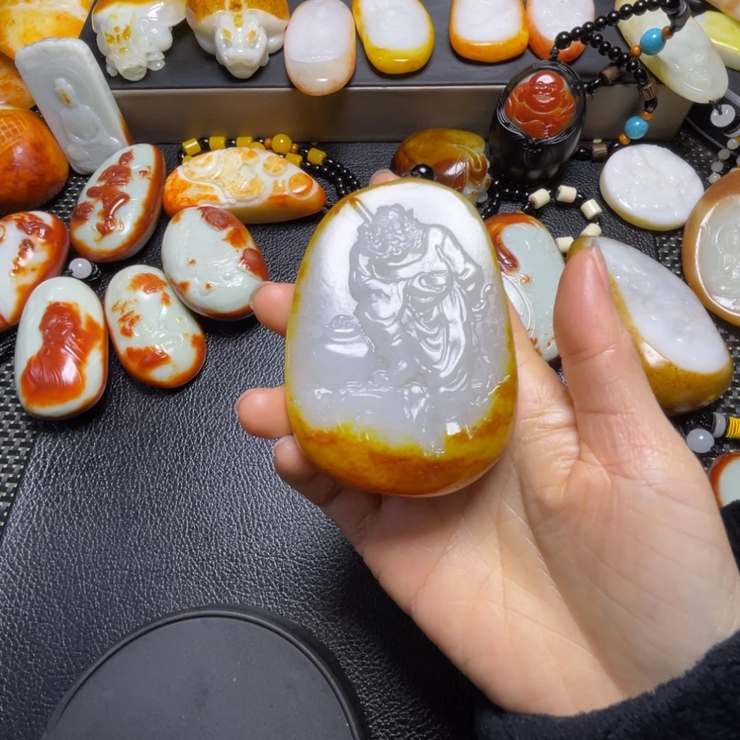 榴***°和田玉未镶嵌颈饰