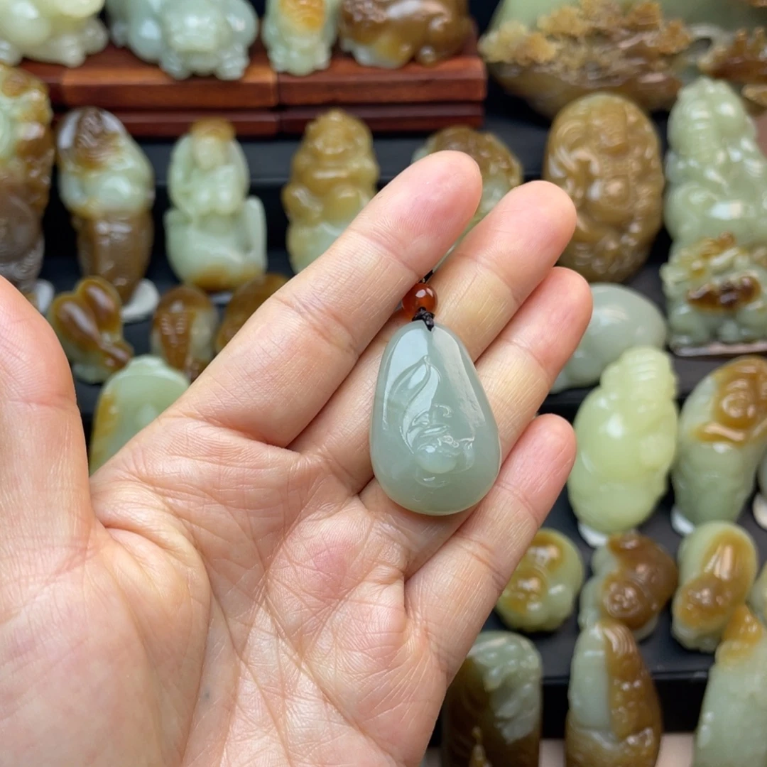 和田玉未镶嵌颈饰
