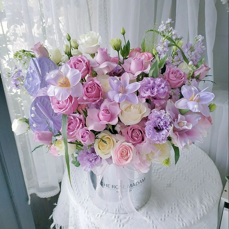 【粉紫幻彩】33朵粉玫瑰白玫瑰混搭喷色郁金香彩掌百合紫罗兰桔梗抱抱桶鲜花/花店鲜花送花上门