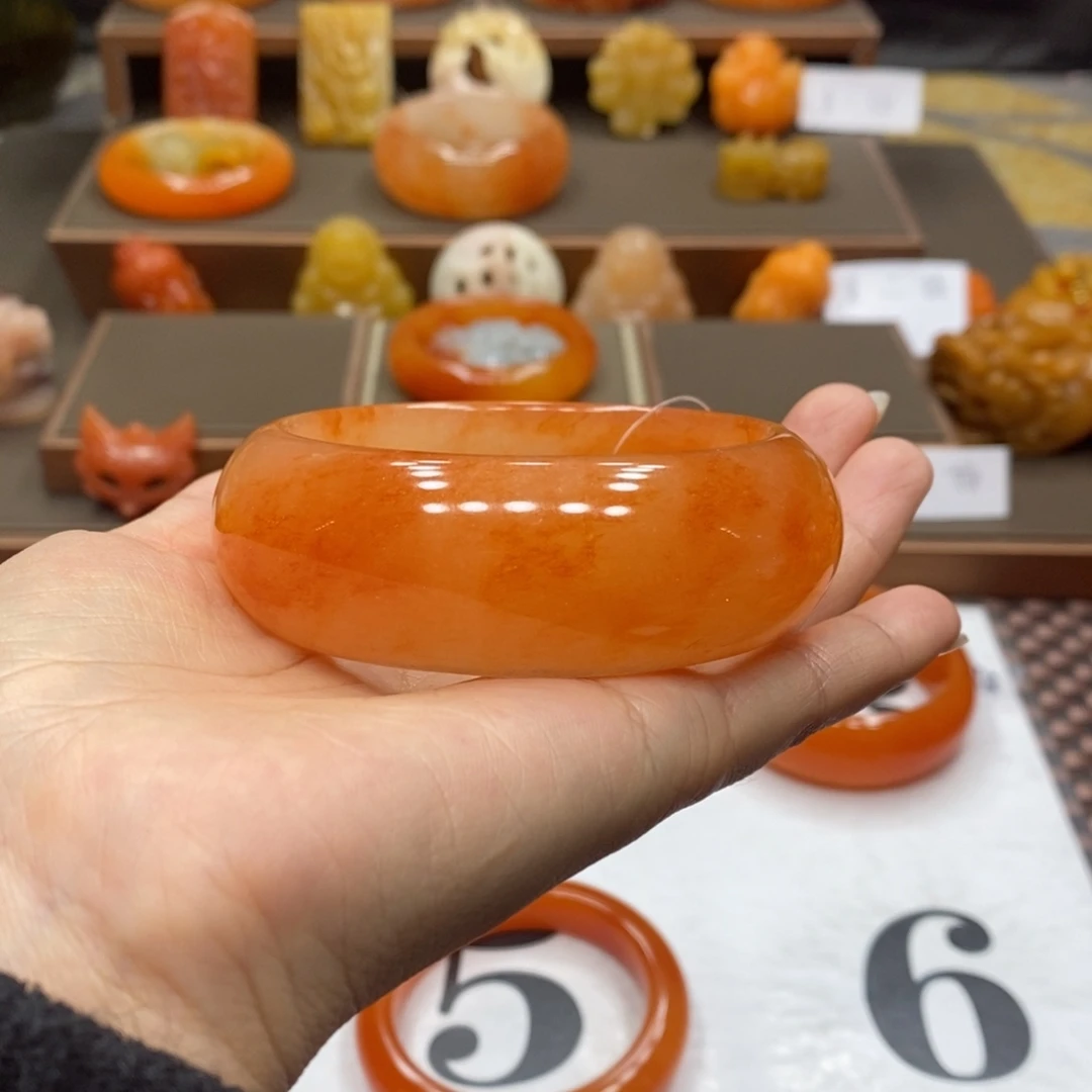 丽***丽石英质玉（黄龙玉）未镶嵌手镯