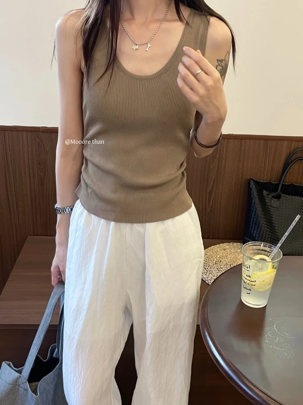 Mooore Than U领曲珠坑条弹力显瘦吊带背心