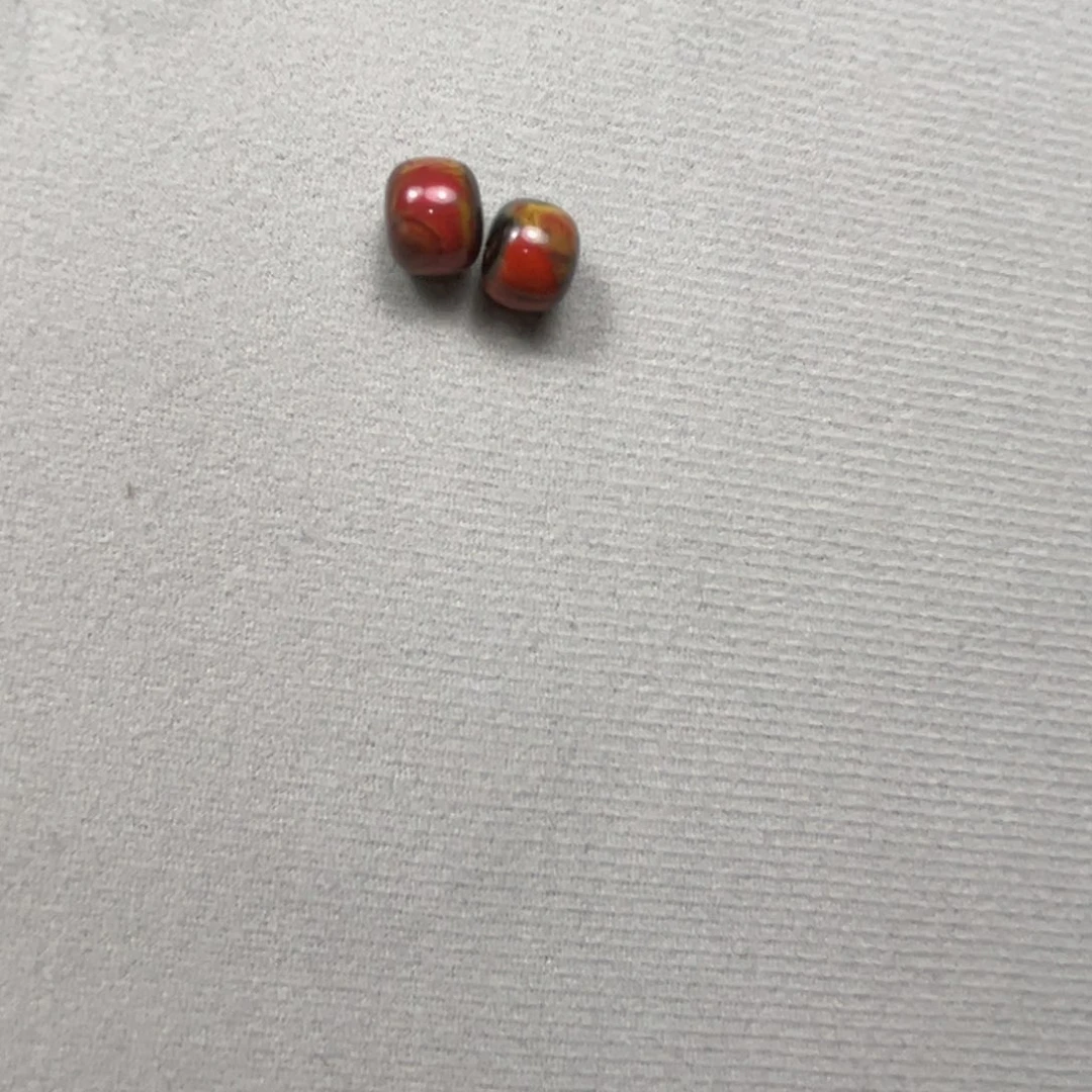 扎***西南红玛瑙未镶嵌珠宝半成品