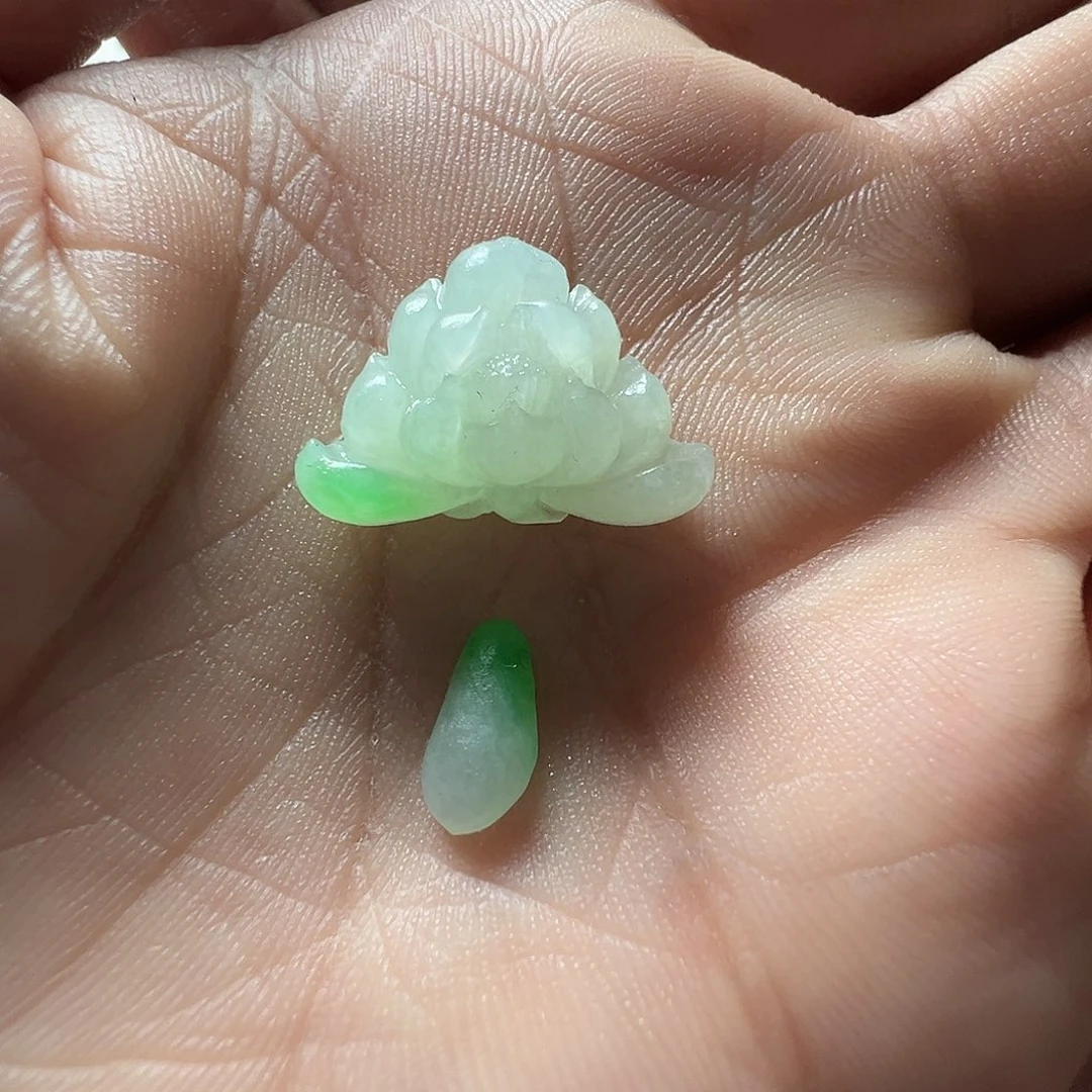 定制翡翠未镶嵌荷花