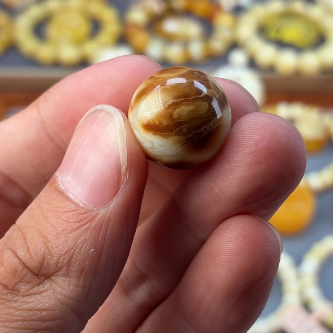 未镶嵌琥珀裸石沁色17.2mm