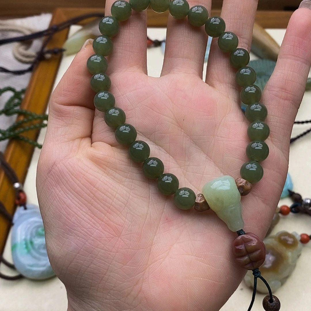 和田玉手链未镶嵌蓝****?