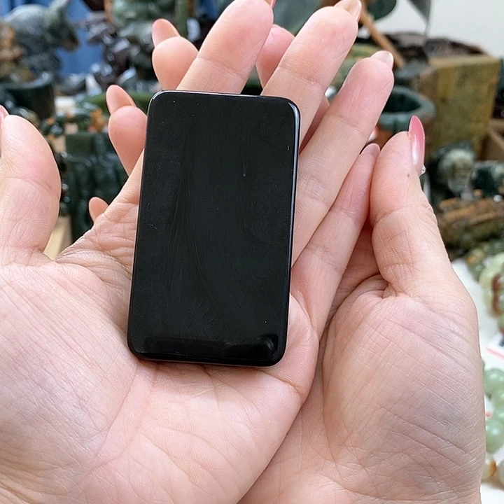 透闪石质玉颈饰未镶嵌武**工